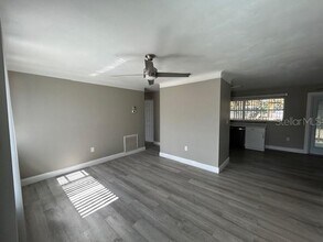 6483 43rd Ave N in Kenneth City, FL - Building Photo - Building Photo