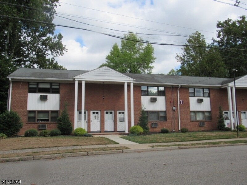 1 Colonial Dr-Unit -E in Little Falls, NJ - Building Photo