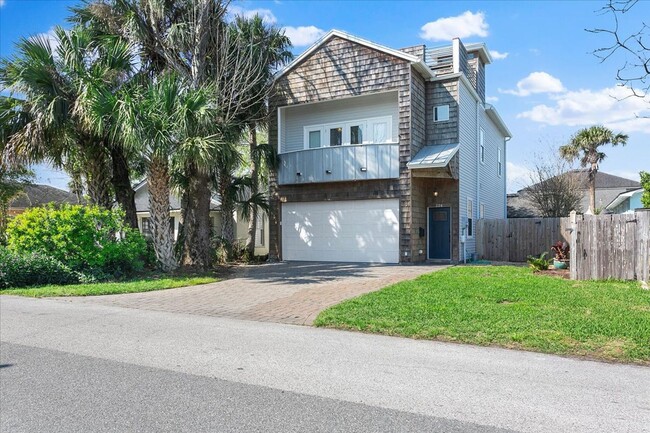 property at 326 N 6th St