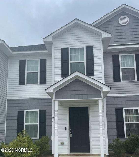 127 W Murrow Ln in Jacksonville, NC - Building Photo
