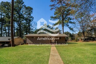 3025 Charleston Dr in Jackson, MS - Building Photo