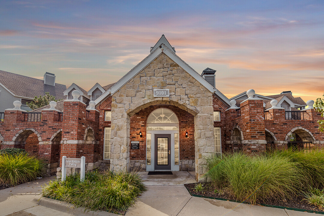 The Reserve at Lenexa in Lenexa, KS - Building Photo