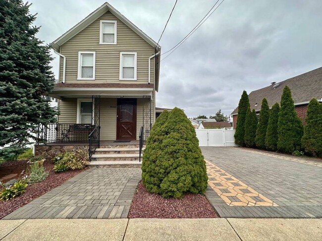property at 13 Idlewild Ave