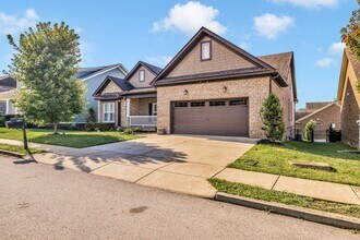 2013 Callaway Park Pl in Thompson's Station, TN - Building Photo - Building Photo