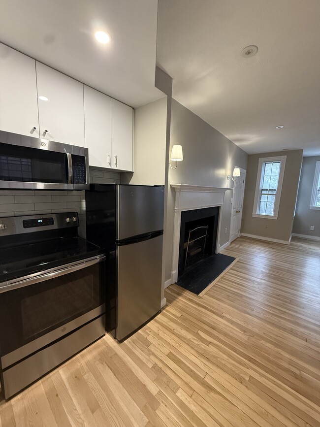 82 Phillips St, Unit 2 in Boston, MA - Building Photo - Building Photo