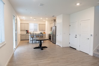 5937 Littlestone St in Sacramento, CA - Foto de edificio - Building Photo