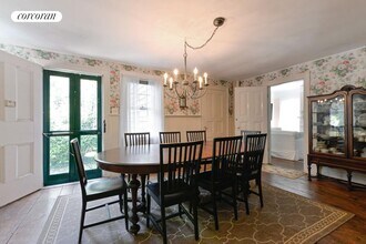 2214 Montauk Hwy in Bridgehampton, NY - Building Photo - Building Photo
