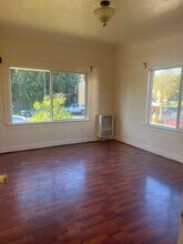 2110 S Bonsallo Ave in Los Angeles, CA - Foto de edificio - Interior Photo