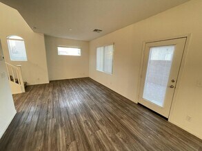10618 Allegrini Dr in Las Vegas, NV - Building Photo - Building Photo