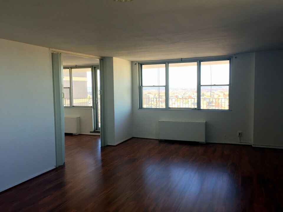 6040 Boulevard E, Unit 30B in West New York, NJ - Building Photo