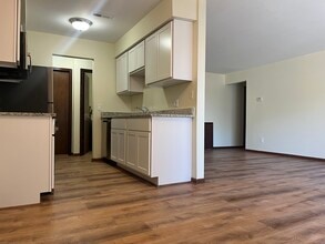 Greenwoods Apartments in Farmington Hills, MI - Foto de edificio - Building Photo