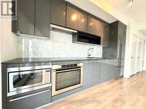 117 McMahon Dr in Toronto, ON - Building Photo - Building Photo