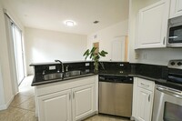 11010 NW 86th Terrace, Unit C in Doral, FL - Building Photo - Building Photo