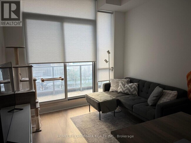 36 Forest Manor Rd in Toronto, ON - Building Photo - Building Photo