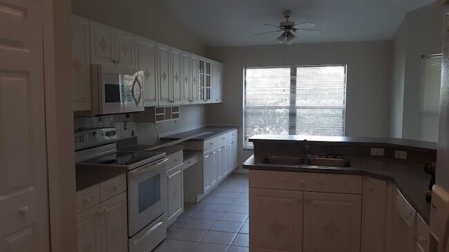 427 SE 16th St in Cape Coral, FL - Building Photo - Building Photo