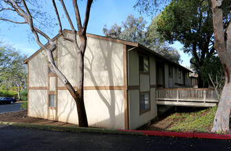 Crestview Apartments in Benicia, CA - Foto de edificio - Building Photo