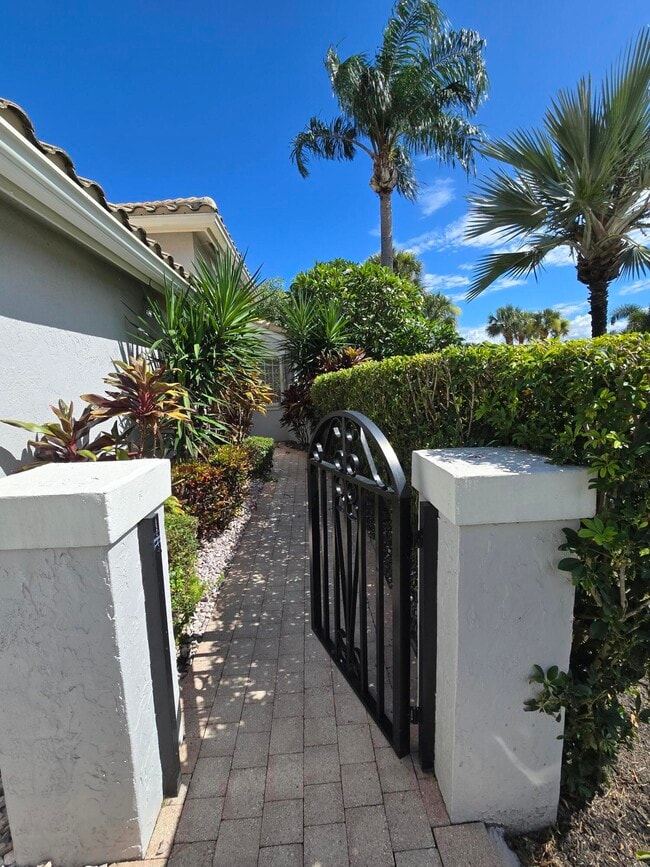 7470 Chorale Rd in Boynton Beach, FL - Building Photo - Building Photo