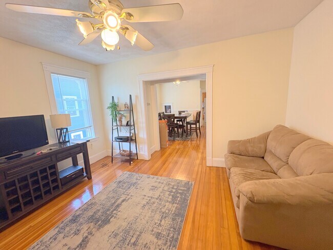 21 Dover St, Unit 2 in Cambridge, MA - Building Photo - Building Photo