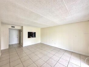 2830 Somerset Park Dr in Tampa, FL - Building Photo - Building Photo