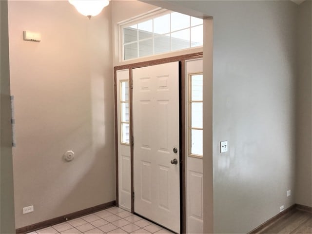 994 Haywood Dr in Round Lake, IL - Foto de edificio - Building Photo