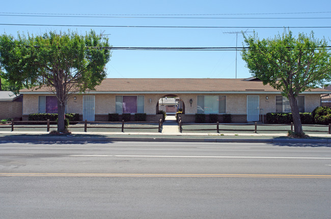 505-695 W Stetson Ave in Hemet, CA - Building Photo - Building Photo