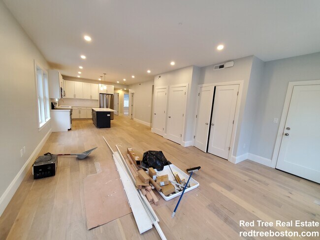 55 Fairbanks St, Unit 1 in Boston, MA - Building Photo - Building Photo