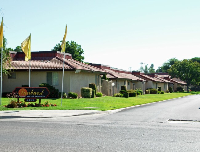 Sunburst Apartments in Fresno, CA - Building Photo - Building Photo