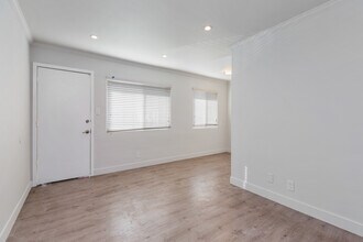 2895 W 11th St, Unit 5 in Los Angeles, CA - Building Photo - Building Photo