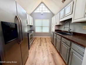 4442 Southbridge Ct in Louisville, KY - Building Photo - Building Photo