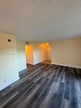 7650 Westwood Dr in Tamarac, FL - Building Photo - Building Photo