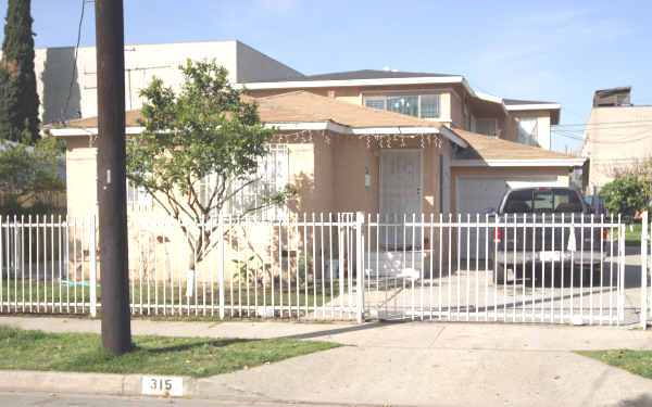 315 Gulf Ave in Wilmington, CA - Building Photo