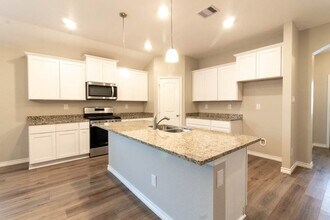 1022 Fannin St in Brenham, TX - Foto de edificio - Building Photo