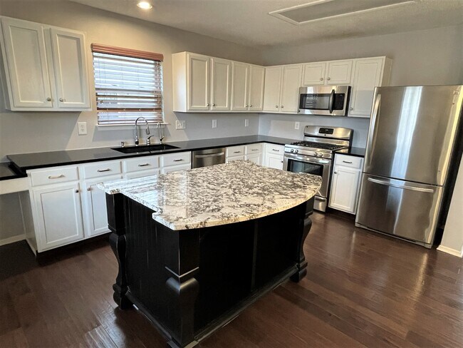 14170 Weeping Cherry Dr in Fishers, IN - Building Photo - Building Photo
