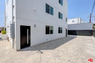 1856 S Curson Ave, Unit 1 in Los Angeles, CA - Building Photo - Building Photo