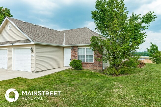 204 Palmer Ct in Pleasant Hill, MO - Building Photo - Building Photo