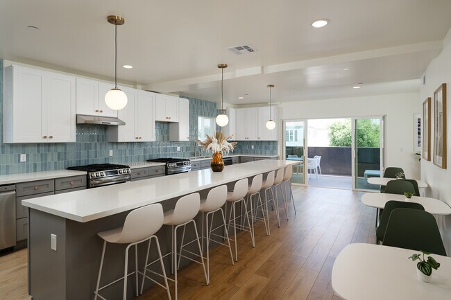3045 West Blvd in Los Angeles, CA - Building Photo - Building Photo