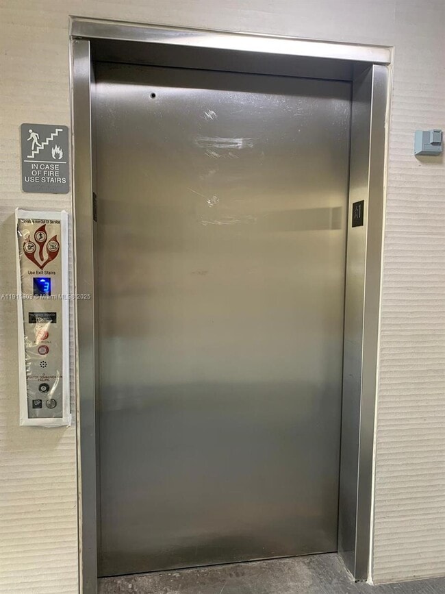 8205 Lake Dr in Doral, FL - Building Photo - Building Photo