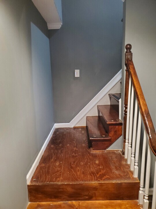 239 Hilltop Dr, Unit 2nd Flr in Brentwood, NY - Foto de edificio