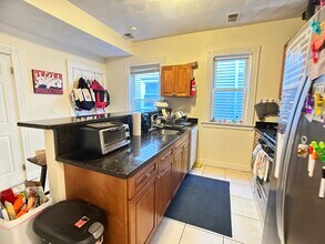 8 Burney St, Unit 2 in Boston, MA - Building Photo - Building Photo