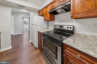 6934 Hanover Pkwy in Greenbelt, MD - Building Photo - Building Photo