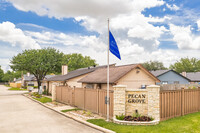 Ashford Pecan Grove in Baytown, TX - Foto de edificio - Building Photo