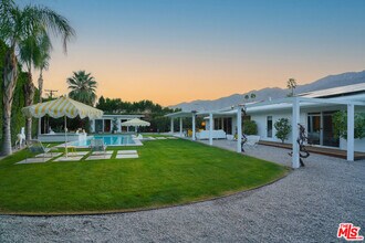 2235 E Paseo Gracia in Palm Springs, CA - Building Photo - Building Photo