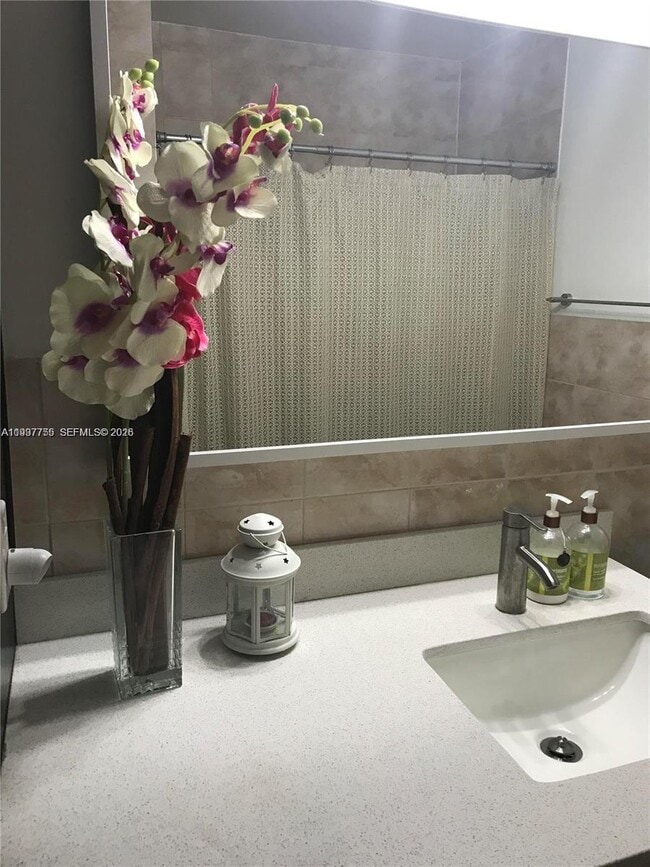 10794 N Kendall Dr in Miami, FL - Building Photo - Building Photo