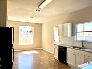 204 Baldwin St in Hutto, TX - Building Photo - Building Photo