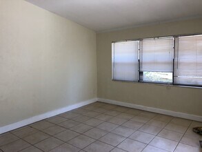 1859 Lauderdale Manor Dr in Fort Lauderdale, FL - Building Photo - Building Photo