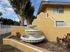 15675 SW 74th Cir Dr in Miami, FL - Building Photo