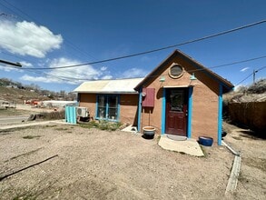 550 Main St in Pioche, NV - Foto de edificio - Building Photo