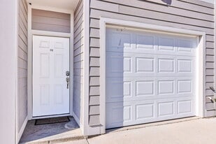 112 E Orchard Loop in D'Iberville, MS - Building Photo