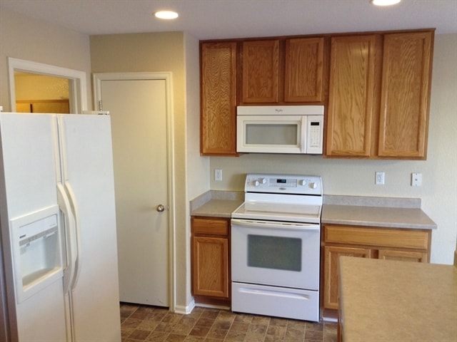 595 E 77th Ave in Thornton, CO - Foto de edificio - Building Photo