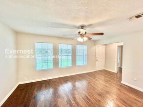 10425 Ferguson Rd in Dallas, TX - Building Photo - Building Photo